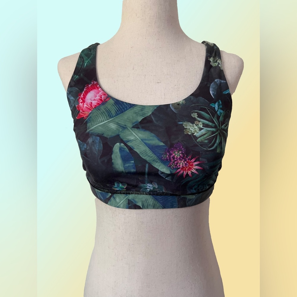 Lululemon Energy Sports Bra Curious Jungle
Multi Black Flowers Size: 8!! - EUC